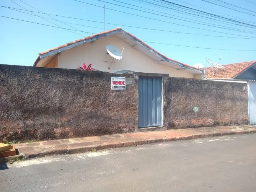Foto 2 de Casa com 2 quartos à venda, 101m2 em Jacarezinho - PR