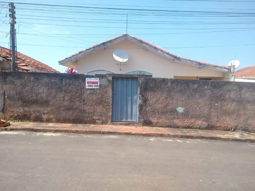 Foto 1 de Casa com 2 quartos à venda, 101m2 em Jacarezinho - PR