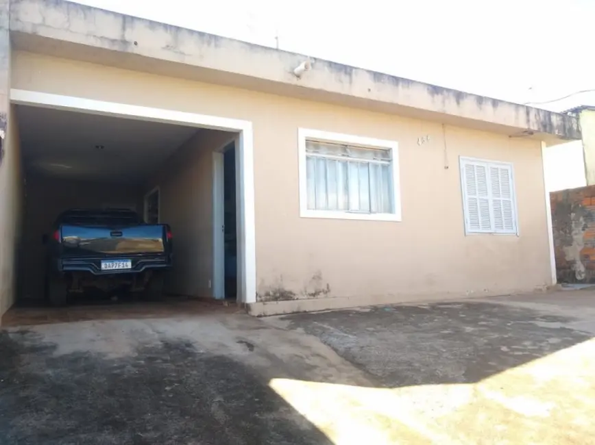 Casa com 3 quartos à venda, 121m2 em Jacarezinho - PR - imagem 3 Foto 3 de Casa com 3 quartos à venda, 121m2 em Jacarezinho - PR