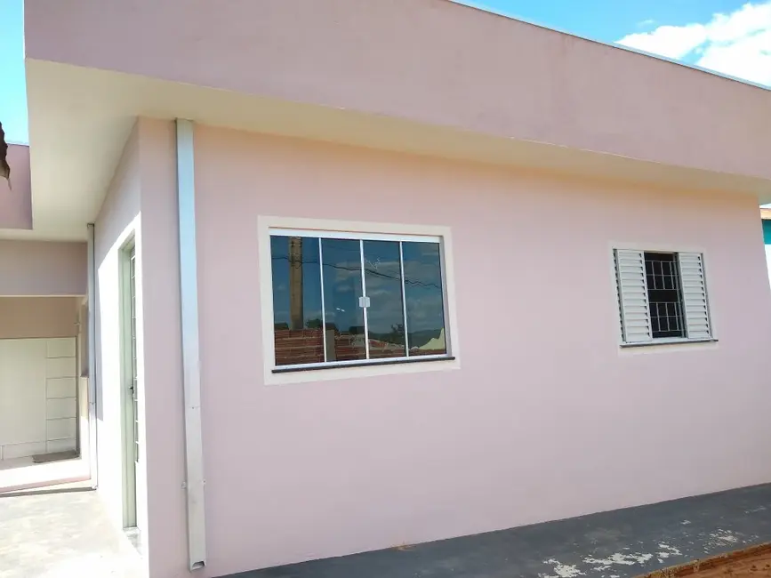 Casa com 2 quartos à venda, 54m2 em Jacarezinho - PR - imagem 3 Foto 3 de Casa com 2 quartos à venda, 54m2 em Jacarezinho - PR