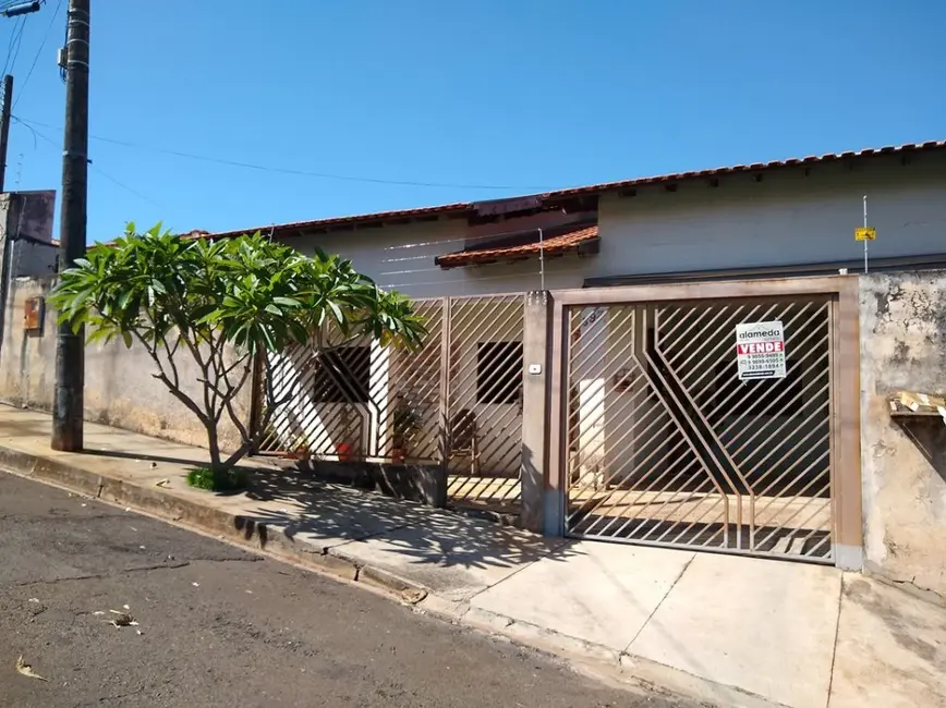 Casa com 3 quartos à venda, 150m2 em Jacarezinho - PR - imagem 3 Foto 3 de Casa com 3 quartos à venda, 150m2 em Jacarezinho - PR