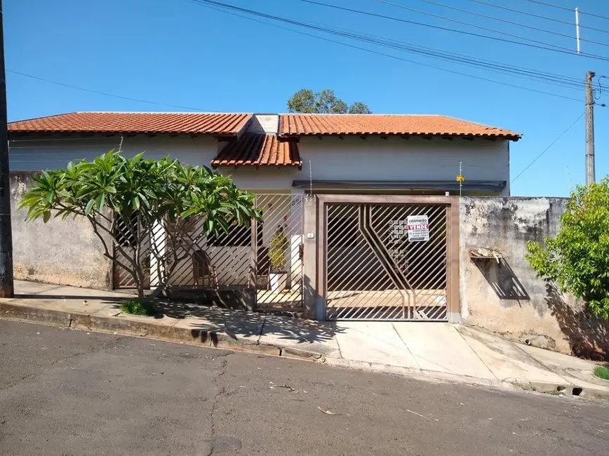 Foto 2 de Casa com 3 quartos à venda, 150m2 em Jacarezinho - PR