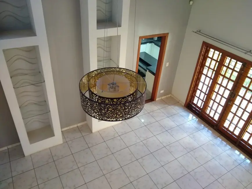 Casa com 5 quartos à venda, 200m2 em Jacarezinho - PR - imagem 8 Foto 8 de Casa com 5 quartos à venda, 200m2 em Jacarezinho - PR