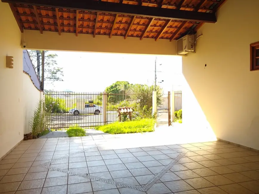 Casa com 5 quartos à venda, 200m2 em Jacarezinho - PR - imagem 6 Foto 6 de Casa com 5 quartos à venda, 200m2 em Jacarezinho - PR