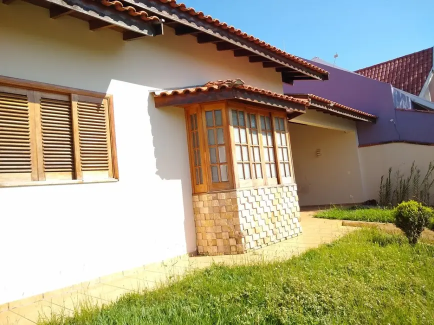 Casa com 5 quartos à venda, 200m2 em Jacarezinho - PR - imagem 3 Foto 3 de Casa com 5 quartos à venda, 200m2 em Jacarezinho - PR