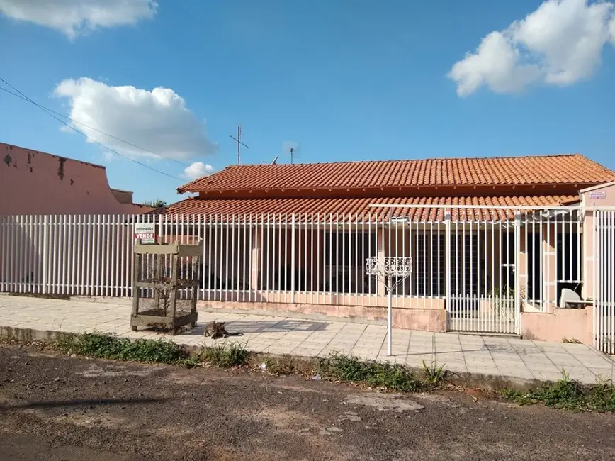 Casa com 3 quartos à venda, 150m2 em Jacarezinho - PR - imagem 3 Foto 3 de Casa com 3 quartos à venda, 150m2 em Jacarezinho - PR