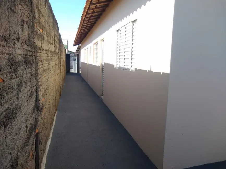 Foto 5 de Casa com 2 quartos para alugar, 70m2 em Jacarezinho - PR