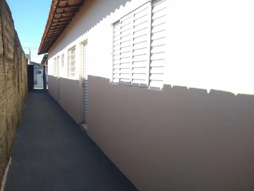 Foto 7 de Casa com 2 quartos para alugar, 70m2 em Jacarezinho - PR