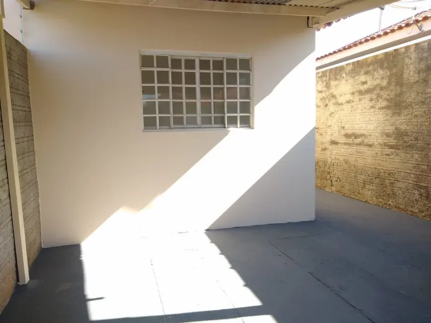 Foto 3 de Casa com 2 quartos para alugar, 70m2 em Jacarezinho - PR