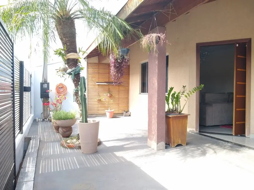 Casa com 3 quartos à venda, 80m2 em Jacarezinho - PR - imagem 4 Foto 4 de Casa com 3 quartos à venda, 80m2 em Jacarezinho - PR
