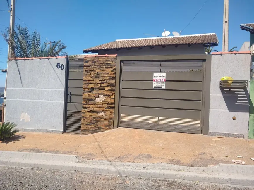 Foto 1 de Casa com 2 quartos à venda, 53m2 em Jacarezinho - PR