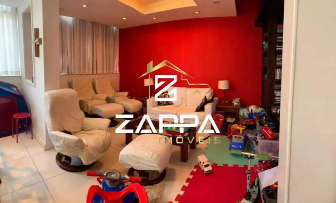 Apartamento com 4 quartos à venda, 235m2 em Rio De Janeiro - RJ - imagem 5 Foto 5 de Apartamento com 4 quartos à venda, 235m2 em Rio De Janeiro - RJ