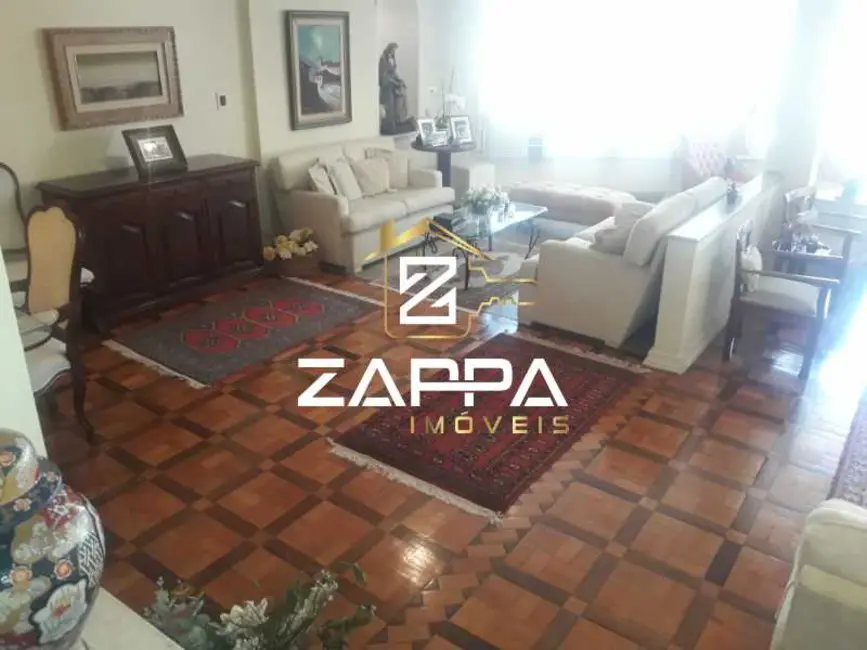 Apartamento com 5 quartos à venda, 220m2 em Rio De Janeiro - RJ - imagem 5 Foto 5 de Apartamento com 5 quartos à venda, 220m2 em Rio De Janeiro - RJ