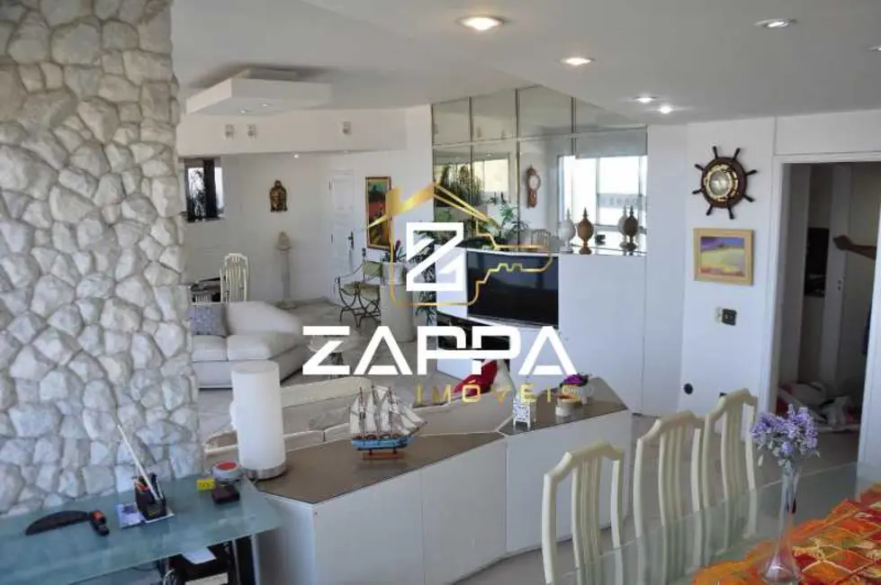 Apartamento com 4 quartos à venda e para alugar, 240m2 em Rio De Janeiro - RJ - imagem 5 Foto 5 de Apartamento com 4 quartos à venda e para alugar, 240m2 em Rio De Janeiro - RJ