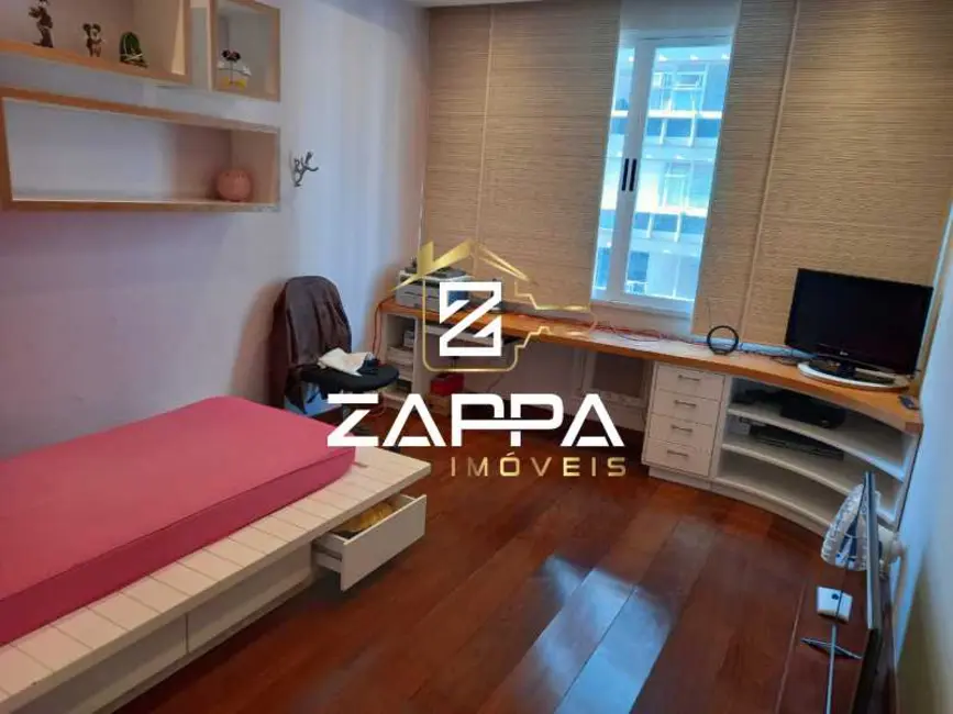 Apartamento com 4 quartos à venda, 215m2 em Rio De Janeiro - RJ - imagem 9 Foto 9 de Apartamento com 4 quartos à venda, 215m2 em Rio De Janeiro - RJ