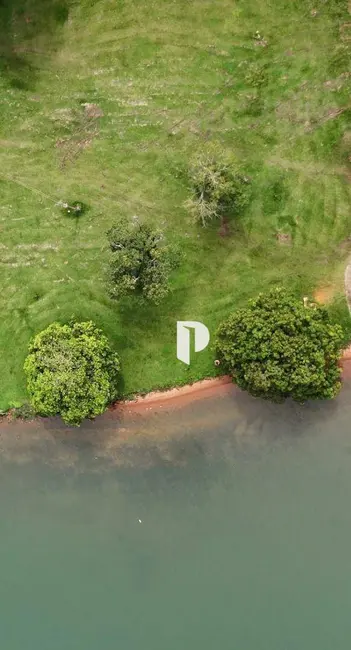 Foto 2 de Terreno / Lote à venda, 2334m2 em Rifaina - SP