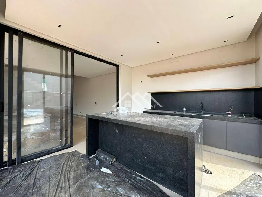 Sobrado com 3 quartos à venda, 320m2 em Ribeirao Preto - SP - imagem 9 Foto 9 de Sobrado com 3 quartos à venda, 320m2 em Ribeirao Preto - SP