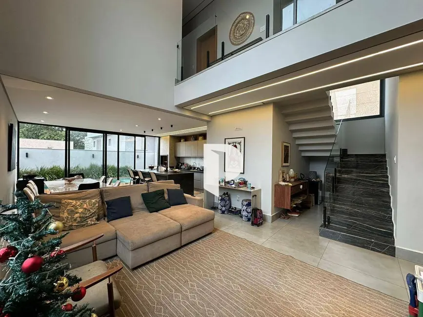 Sobrado com 4 quartos à venda, 212m2 em Ribeirao Preto - SP - imagem 8 Foto 8 de Sobrado com 4 quartos à venda, 212m2 em Ribeirao Preto - SP