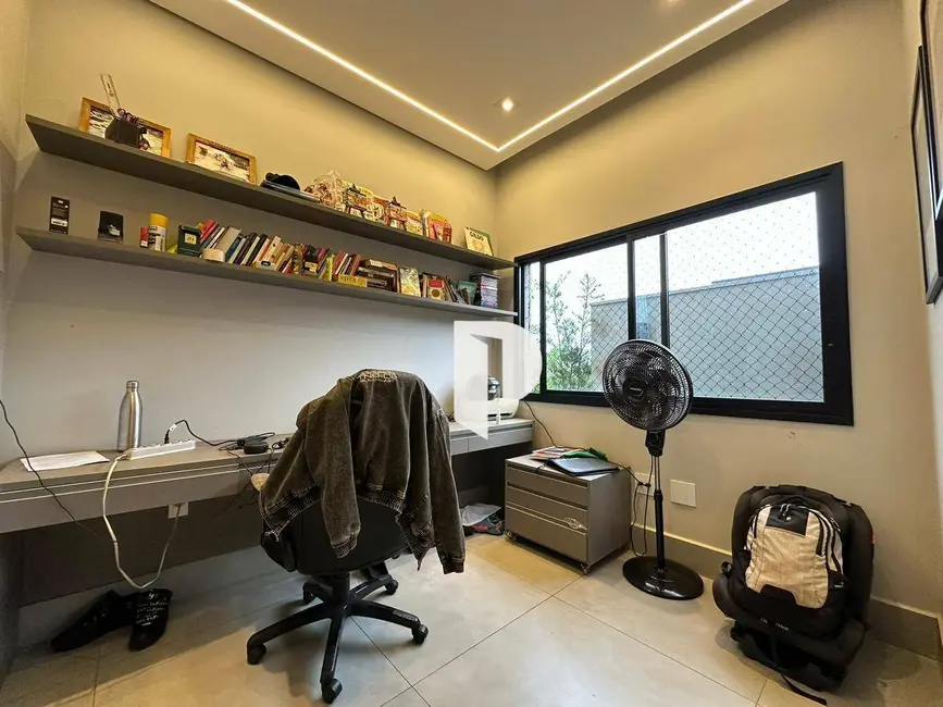 Sobrado com 4 quartos à venda, 212m2 em Ribeirao Preto - SP - imagem 4 Foto 4 de Sobrado com 4 quartos à venda, 212m2 em Ribeirao Preto - SP