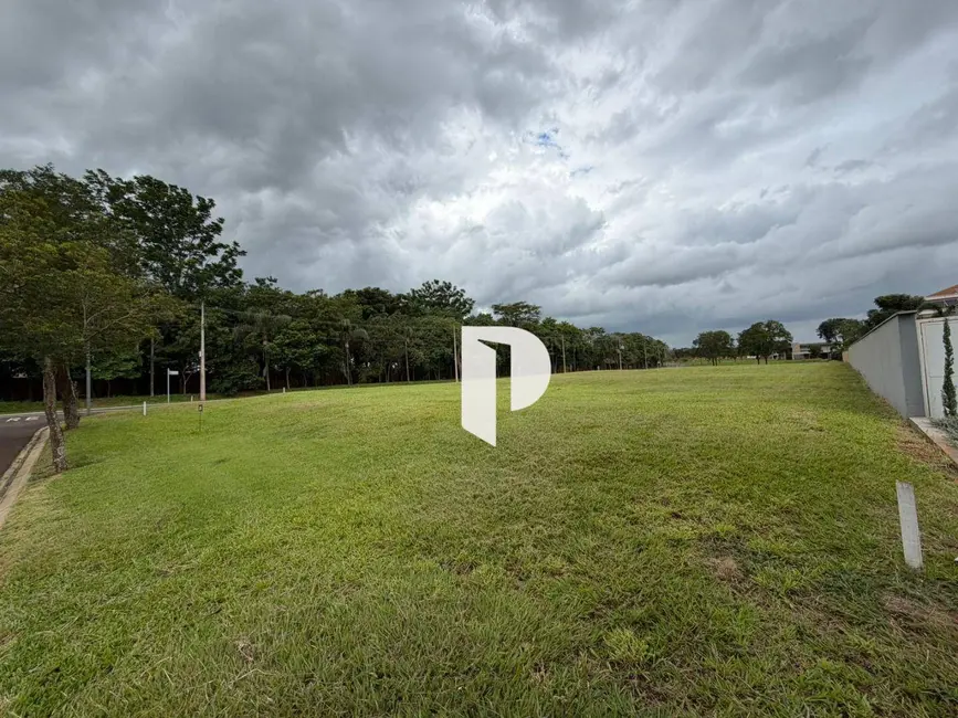 Terreno / Lote à venda, 1630m2 em Cravinhos - SP - imagem 2 Foto 2 de Terreno / Lote à venda, 1630m2 em Cravinhos - SP