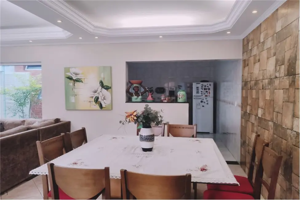 Casa com 4 quartos à venda, 230m2 em Jardim Cândida, Poa - SP - imagem 4 Foto 4 de Casa com 4 quartos à venda, 230m2 em Jardim Cândida, Poa - SP