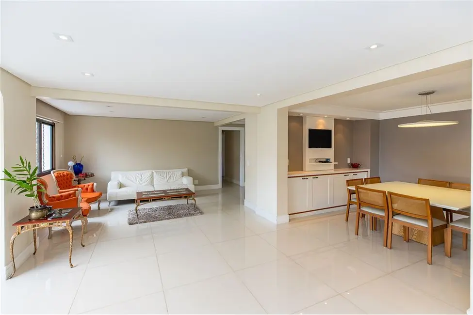 Apartamento com 4 quartos à venda, 193m2 em Moema, São Paulo - SP - imagem 3 Foto 3 de Apartamento com 4 quartos à venda, 193m2 em Moema, São Paulo - SP