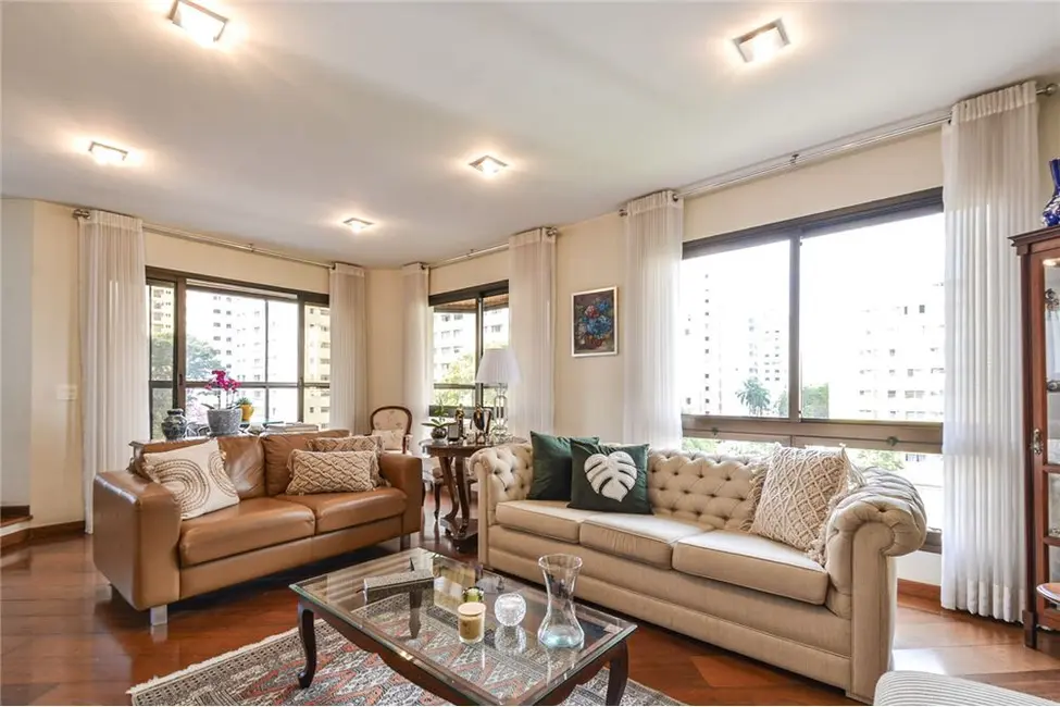 Apartamento com 3 quartos à venda, 193m2 em Moema, São Paulo - SP - imagem 1 Foto 1 de Apartamento com 3 quartos à venda, 193m2 em Moema, São Paulo - SP