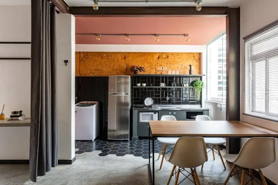 Kitnet com 1 quarto à venda, 36m2 em Pinheiros, São Paulo - SP - imagem 2 Foto 2 de Kitnet com 1 quarto à venda, 36m2 em Pinheiros, São Paulo - SP