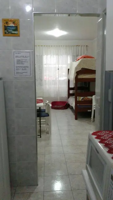 Foto 2 de Kitnet com 1 quarto à venda, 32m2 em Guilhermina, Praia Grande - SP