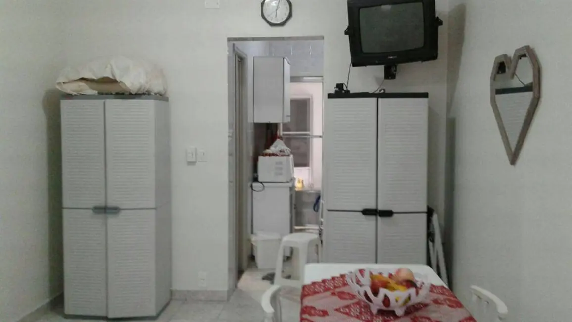 Foto 3 de Kitnet com 1 quarto à venda, 32m2 em Guilhermina, Praia Grande - SP