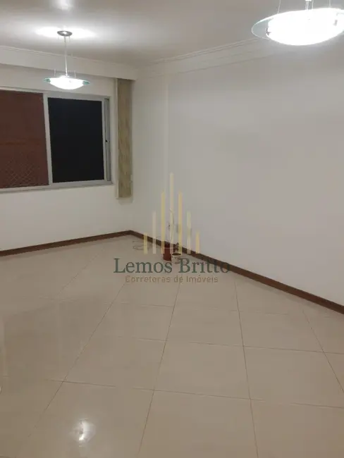 Foto 2 de Apartamento com 2 quartos para alugar, 10m2 em Itaigara, Salvador - BA