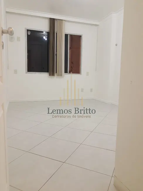 Foto 6 de Apartamento com 2 quartos para alugar, 10m2 em Itaigara, Salvador - BA