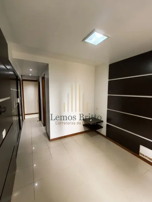 Apartamento com 3 quartos para alugar, 107m2 em Salvador - BA - imagem 5 Foto 5 de Apartamento com 3 quartos para alugar, 107m2 em Salvador - BA