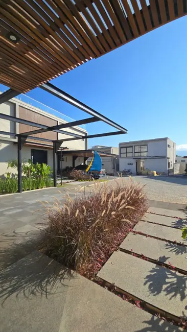 Foto 3 de Casa de Condomínio com 4 quartos à venda, 312m2 em Ilhabela - SP