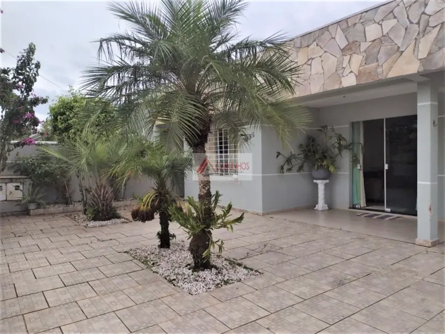 Foto 4 de Casa com 5 quartos à venda, 240m2 em Centro, Guaratuba - PR