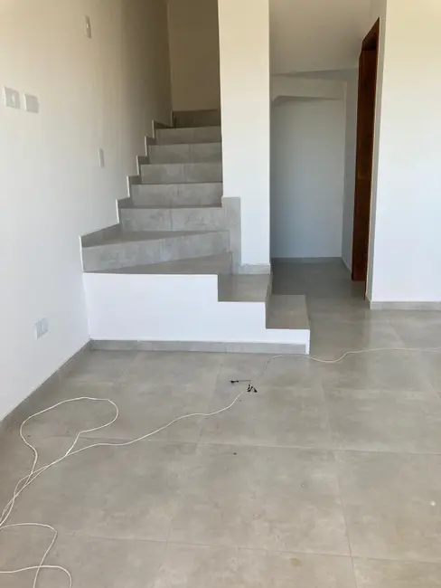 Sobrado com 2 quartos à venda, 80m2 em Guaratuba - PR - imagem 3 Foto 3 de Sobrado com 2 quartos à venda, 80m2 em Guaratuba - PR
