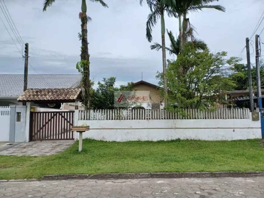 Foto 1 de Casa com 4 quartos à venda, 160m2 em Guaratuba - PR