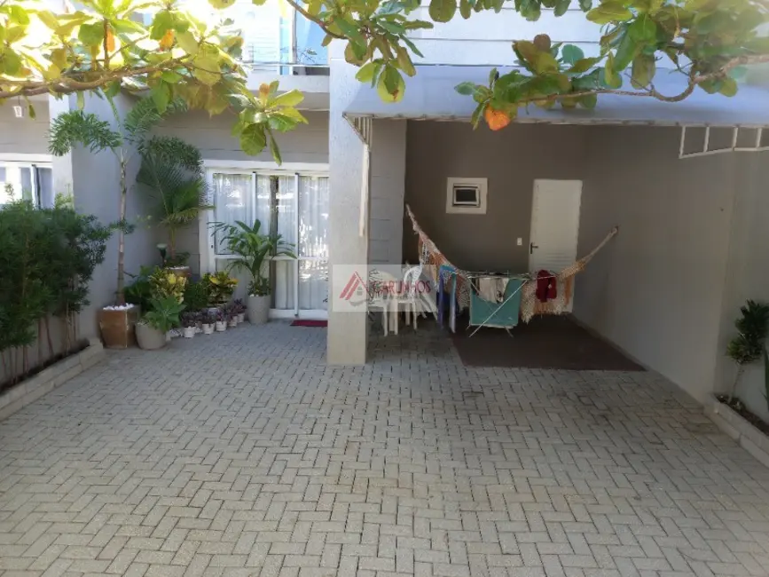 Sobrado com 3 quartos à venda, 130m2 em Centro, Guaratuba - PR - imagem 4 Foto 4 de Sobrado com 3 quartos à venda, 130m2 em Centro, Guaratuba - PR