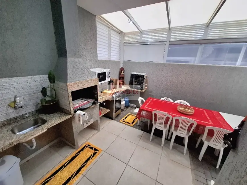 Sobrado com 3 quartos à venda, 130m2 em Centro, Guaratuba - PR - imagem 8 Foto 8 de Sobrado com 3 quartos à venda, 130m2 em Centro, Guaratuba - PR