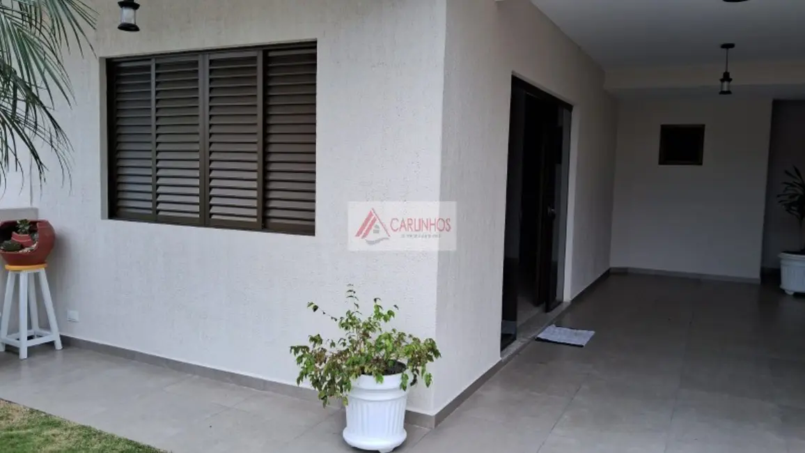 Sobrado com 3 quartos à venda, 165m2 em Centro, Guaratuba - PR - imagem 4 Foto 4 de Sobrado com 3 quartos à venda, 165m2 em Centro, Guaratuba - PR