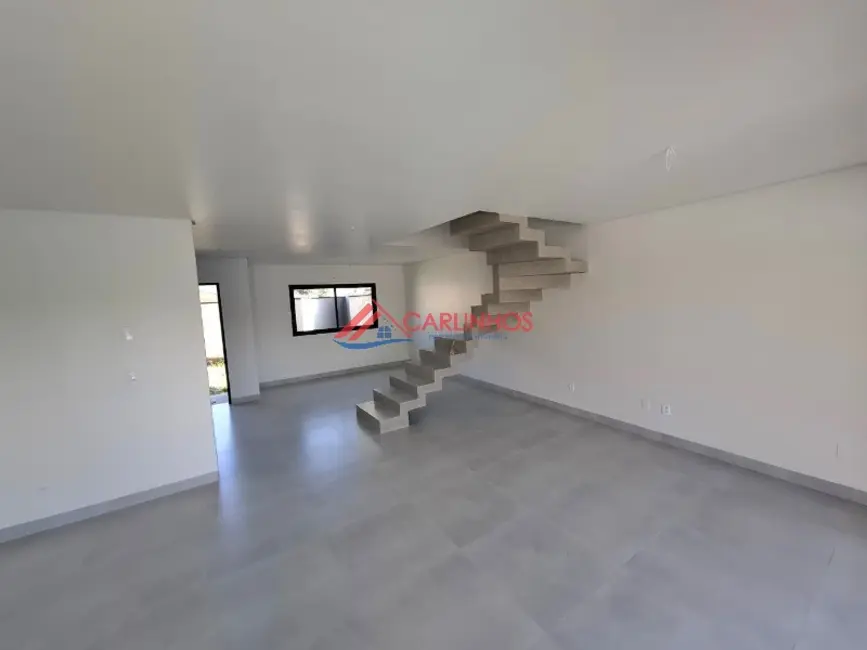 Sobrado com 3 quartos à venda, 124m2 em Centro, Guaratuba - PR - imagem 3 Foto 3 de Sobrado com 3 quartos à venda, 124m2 em Centro, Guaratuba - PR