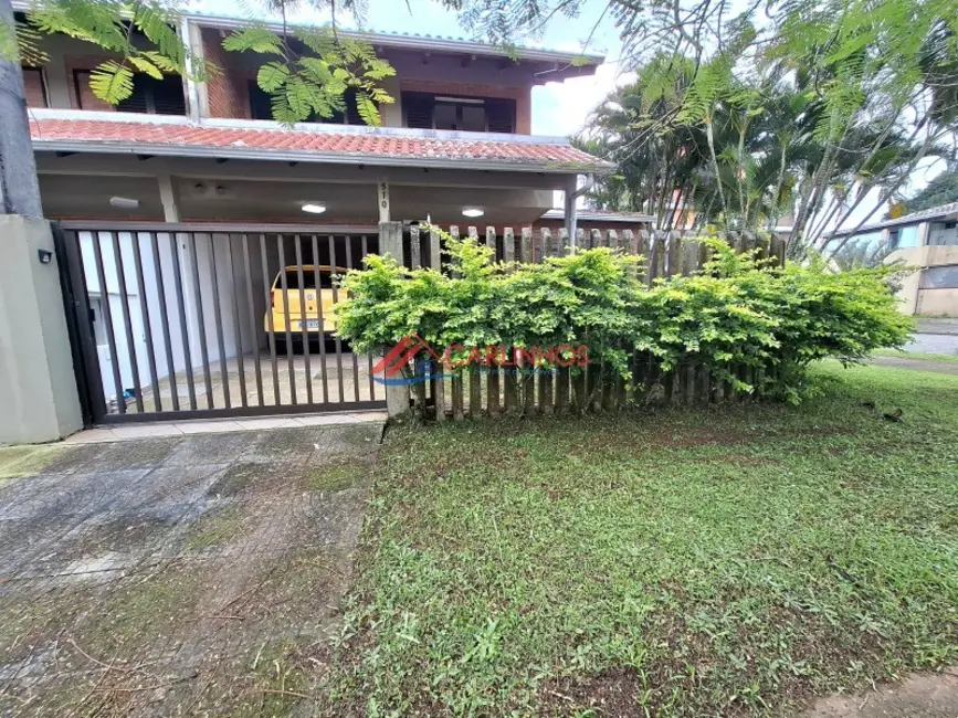Foto 2 de Sobrado com 4 quartos à venda, 151m2 em Centro, Guaratuba - PR