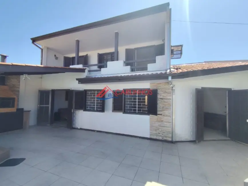 Sobrado com 6 quartos à venda, 200m2 em Guaratuba - PR - imagem 1 Foto 1 de Sobrado com 6 quartos à venda, 200m2 em Guaratuba - PR