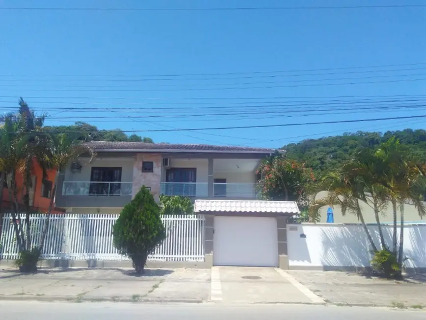 Foto 2 de Casa com 4 quartos à venda, 393m2 em Centro, Guaratuba - PR