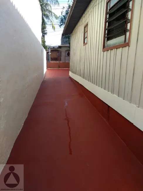 Foto 2 de Casa com 1 quarto para alugar, 40m2 em Parque Residencial Joaquim Toledo Piza, Londrina - PR