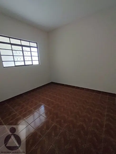 Casa com 2 quartos para alugar, 70m2 em Parque Residencial Joaquim Toledo Piza, Londrina - PR - imagem 5 Foto 5 de Casa com 2 quartos para alugar, 70m2 em Parque Residencial Joaquim Toledo Piza, Londrina - PR