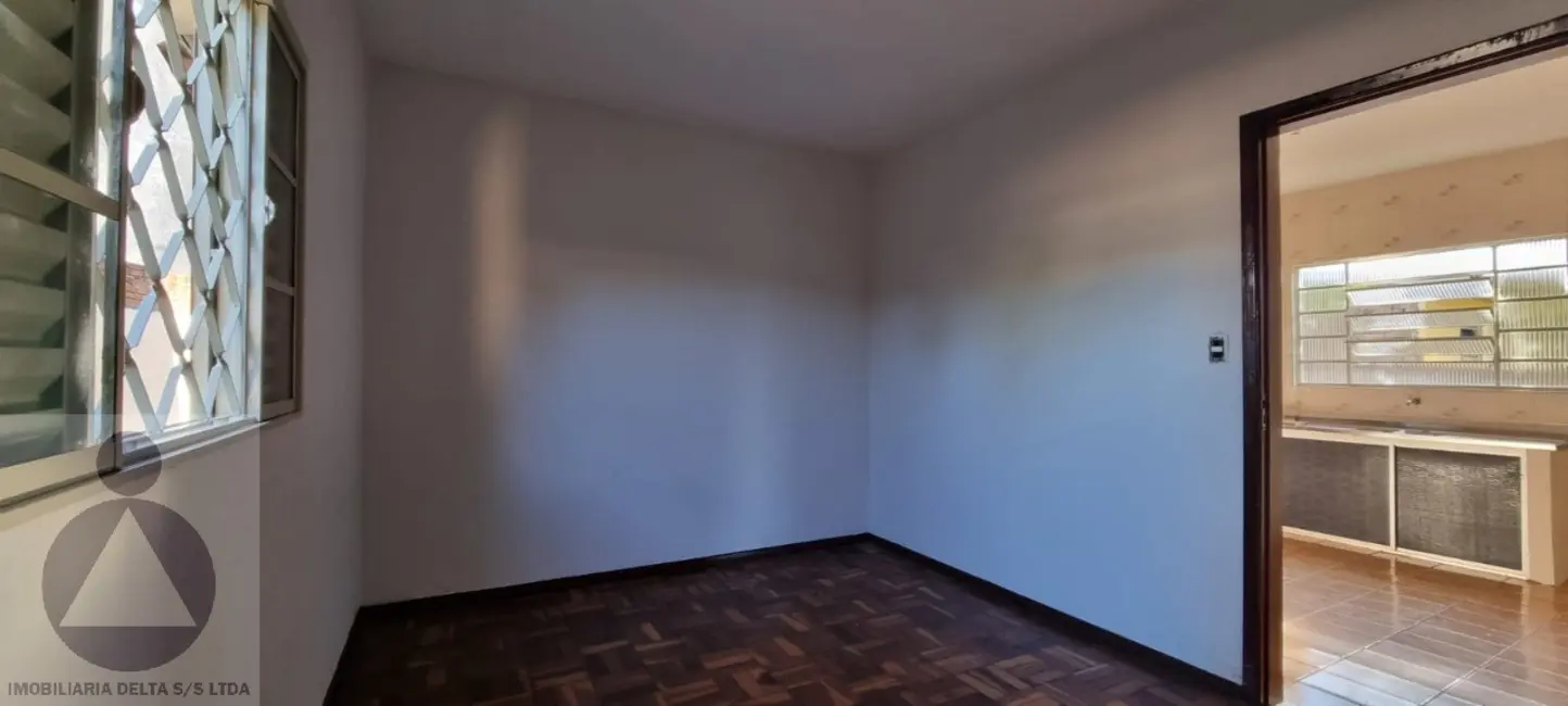 Foto 8 de Casa com 2 quartos à venda, 70m2 em Industrial, Londrina - PR