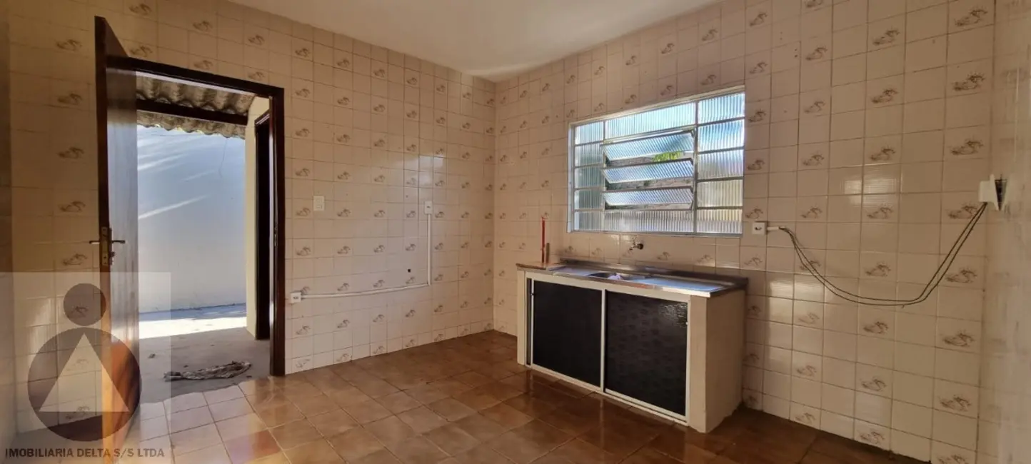 Foto 9 de Casa com 2 quartos à venda, 70m2 em Industrial, Londrina - PR