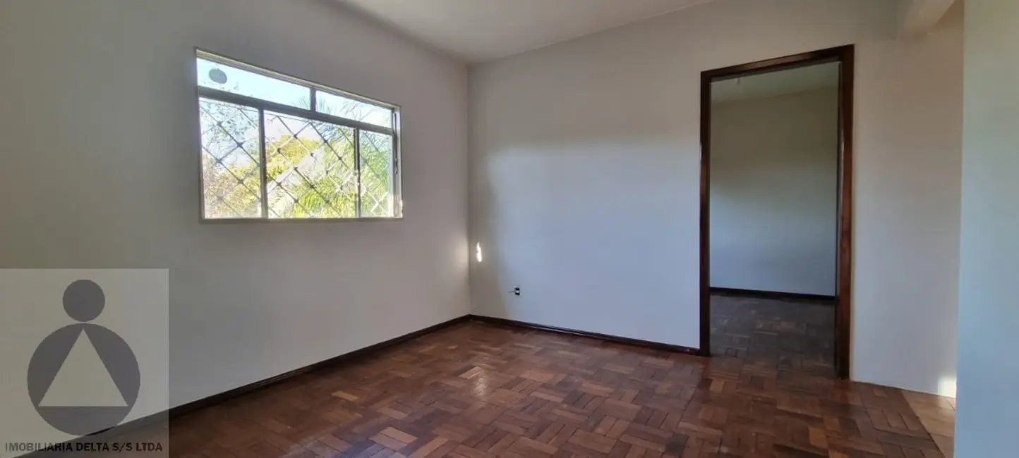 Foto 2 de Casa com 2 quartos à venda, 70m2 em Industrial, Londrina - PR
