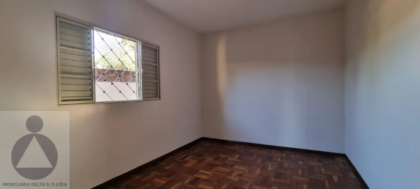 Foto 4 de Casa com 2 quartos à venda, 70m2 em Industrial, Londrina - PR